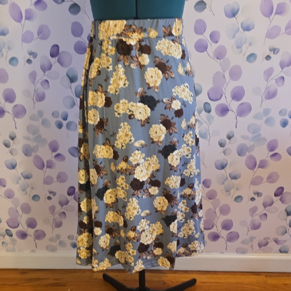 Elegant Floral Midi Skirt in Blue and Cream